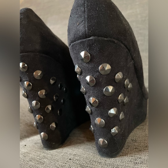6.5 Kardashian Studded Black Suede Heels - Picture 2 of 8